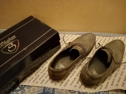 Продам фактично нові сірі черевики на шнурках. З фірмовою коробкою - бренд Skaku. . фото 2