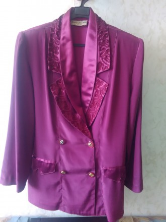 Продам бордовый женский пиджак, производство Италия. Пиджак в отличном состоянии. . фото 2