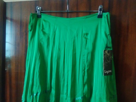 Продам новую женскую зеленую юбку, производство Турция. Длина юбки 84 см, ширина. . фото 5