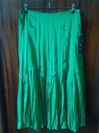 Продам новую женскую зеленую юбку, производство Турция. Длина юбки 84 см, ширина. . фото 2