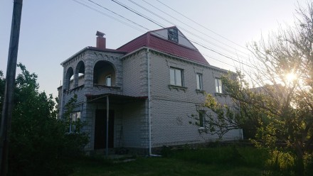 Запрошуємо Вас на перегляд цього чудового будинку в самому центрі села Шкаровка!. . фото 2
