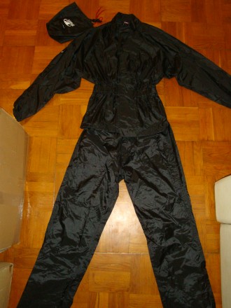 Есть также ещё несколько хороших кожаных и текстильных мотокурток и брюк с миним. . фото 2