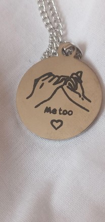 Це кольє з кулоном "Me too" є символом примирення та солідарності.
На кулоні виг. . фото 3