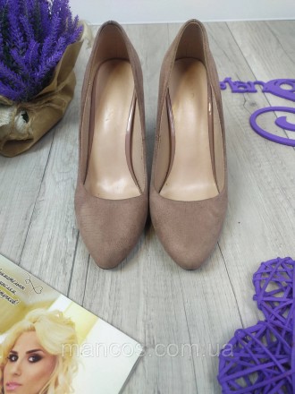 Замшевые классические женские туфли-лодочки на шпильке Mei De Li бежевого цвета.. . фото 3