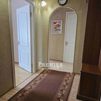У продажу двокімнатна квартира у хорошому житловому стані на підлозі ламінат, пл. Таирова. фото 12
