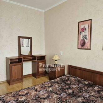 У продажу двокімнатна квартира у хорошому житловому стані на підлозі ламінат, пл. Таирова. фото 7
