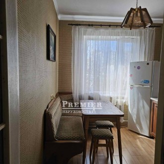 У продажу двокімнатна квартира у хорошому житловому стані на підлозі ламінат, пл. Таирова. фото 13