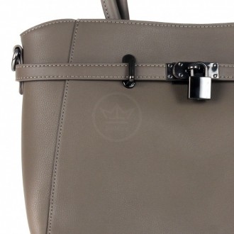 
 Описание Классическая женская сумка из плотной экокожи в красивом коричневом ц. . фото 5