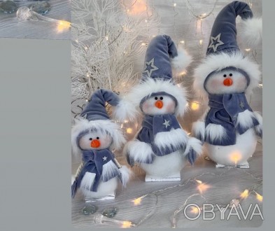 Снеговик в патриотической одежке красивая новогодняя фигурка под ёлку.
Рождестве. . фото 1