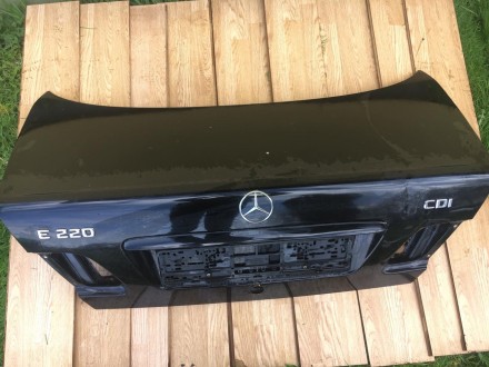 В наявності б/у кришка багажника Mercedes E Class W210
 Седан
Рестайлінг
Є дефек. . фото 7