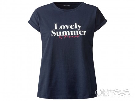 Женская хлопковая футболка с принтом спереди, заниженная линия плеча и круглый в. . фото 1