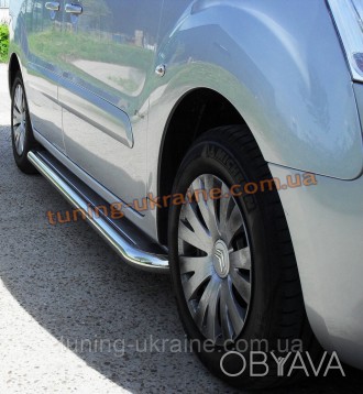 Боковые пороги площадки на Hyundai IX-35 2010 представляют собой лист нержавеющи. . фото 1