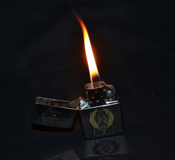 Поистине красивая зажигалка Zippo с посеребренным покрытием — с искусной г. . фото 8
