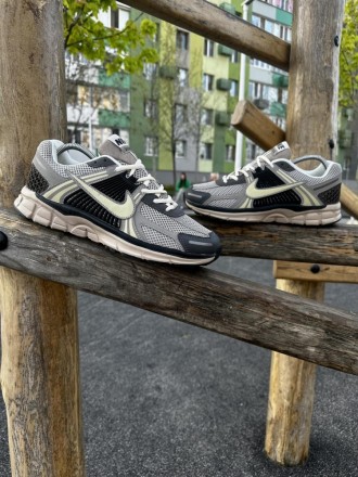 
 
 Кросівки Nike ZOOM Vomero 5
МАЛОМЕРЯТ!
40 (25.5 см (бирка 41))	
41 (26 см (б. . фото 8
