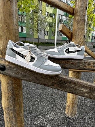 
 
 Кросівки Nike Air Jordan x Dior (Ліцензія)
41 (26 см)	
42 (26.5 см)	
43 (27.. . фото 6