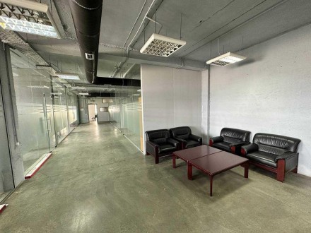 Офісне приміщення площею 860,9 м.кв. з можливістю розділення на окремі менші сек. . фото 6