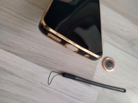 Чехол на телефон Motorola G60.
Гарний модний чохол чорного кольору з позолотою д. . фото 9