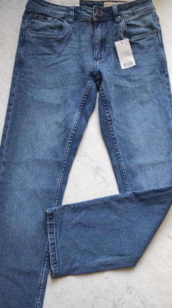 Приталені джинси зі звичайною посадкою.
Стиль із 5 кишенями.
Комфортно носити . . фото 3