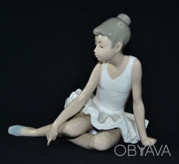 Фарфоровая статуэтка NAO (by Lladro)(Сидящая балерина)».