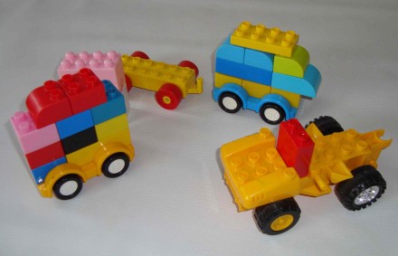 остатки конструктора Lego duplo машинки-трансформери лего дупло автомобілі
оста. . фото 2