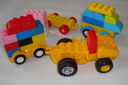 остатки конструктора Lego duplo машинки-трансформери лего дупло автомобілі
оста. . фото 3
