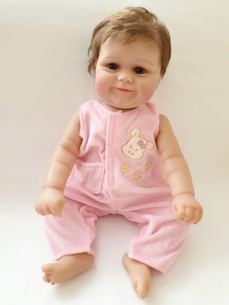 
Комбінезон велюровий рожевий з вишивкою для ляльки Реборн / Reborn 50 см . Зуст. . фото 3