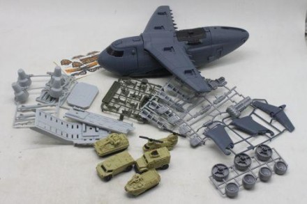 Великий літак-трансформер ідеальна іграшка для цікавих пригод. Оснащений бойовим. . фото 3