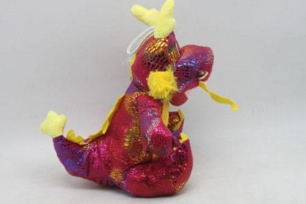 Мила мʼяка іграшка у вигляді кумедного дракончика з різнобарвною блискучою луско. . фото 3