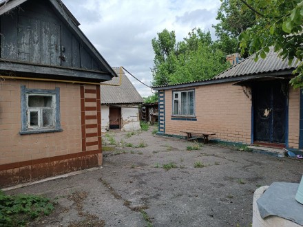 Будинок знаходиться при в'їзді в село Дмитрівка по вулиці Миру. 

Крім бу. . фото 3