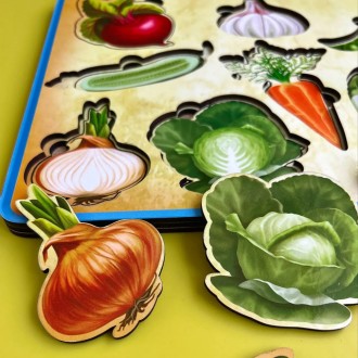 Двошаровий сортер з овочами, які виглядають дуже реалістично. Нижній шар – це по. . фото 6