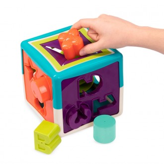 Дитяча розвиваюча іграшка-сортер - РОЗУМНИЙ КУБ (12 форм), рекомендована для діт. . фото 6
