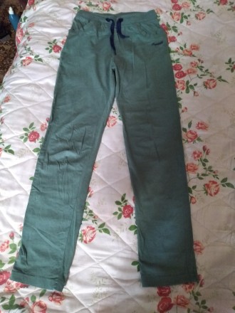 Женские спортивные брюки зелёного цвета из хлопка. Все размеры на фото. Размер 3. . фото 2