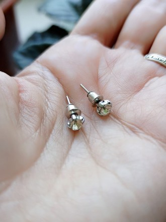 Ніжні сережки-гвоздики з білими камінцями. Діаметр камінчиків 4 мм. Сережки дуже. . фото 8