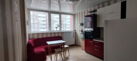 Продам однокімнатну квартиру вул. Драгоманова 2 Б.Світла і комфортна квартира з . . фото 4