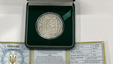 10 гривен, Серебро, 2010 г., Ткачиха (Ткаля), Сертификат, Коробка. . фото 3