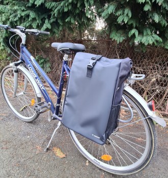 Вместительная велосипедная сумка, велосумка на багажник 15L Trizand черная
	объе. . фото 6