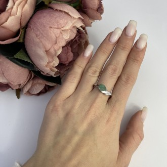 Родированное серебряное кольцо 925 пробы с натуральным изумрудом 1.036ct. Родиро. . фото 4