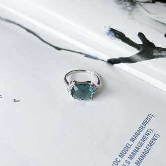 Родированное серебряное кольцо 925 пробы с топазом Лондон Блю. Родированные укра. . фото 8