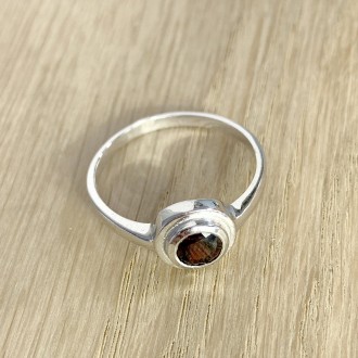Родированное серебряное кольцо 925 пробы с натуральным гранатом 0.625ct. Родиров. . фото 3