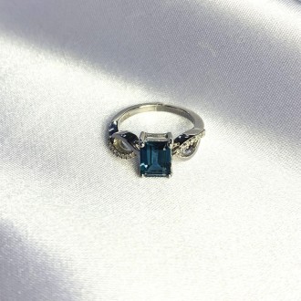 Родированное серебряное кольцо 925 пробы с топазом Лондон Блю 1.547ct. Родирован. . фото 3