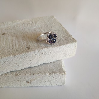 Родированное серебряное кольцо 925 пробы с натуральным сапфиром 1.31ct, фианитам. . фото 5