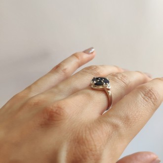 Родированное серебряное кольцо 925 пробы с натуральным сапфиром 1.31ct, фианитам. . фото 4