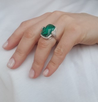 Родированное серебряное кольцо 925 пробы с изумрудом nano. Родированные украшени. . фото 4