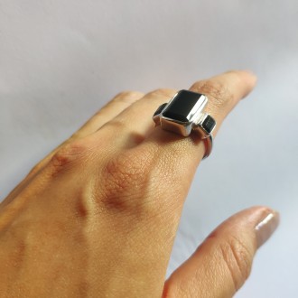 Родированное серебряное кольцо 925 пробы с натуральным ониксом 7.808ct. Родирова. . фото 4