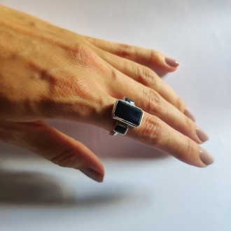 Родированное серебряное кольцо 925 пробы с натуральным ониксом 7.808ct. Родирова. . фото 3