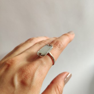 Родированное серебряное кольцо 925 пробы с натуральным перламутром 1.525ct. Роди. . фото 4