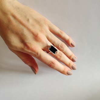 Родированное серебряное кольцо 925 пробы с натуральным ониксом 1.525ct. Родирова. . фото 3