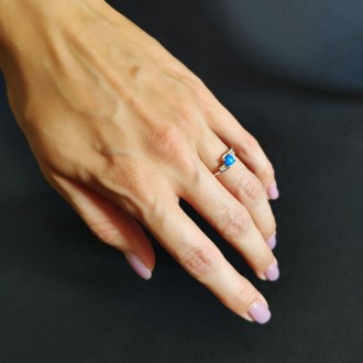 Родированное серебряное кольцо 925 пробы с опалом 0.292ct, фианитами. Родированн. . фото 3