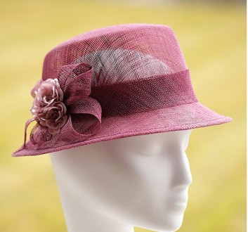  Елегантний жіночий капелюх із невеликими крисами, з натуральної соломки і солом. . фото 4