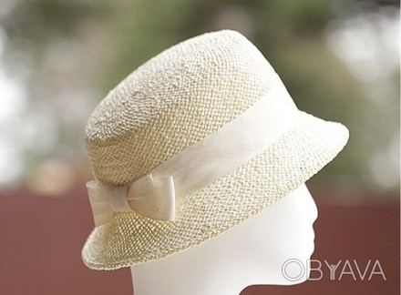  Елегантний жіночий капелюх із невеликими крисами, з натуральної соломки і солом. . фото 1